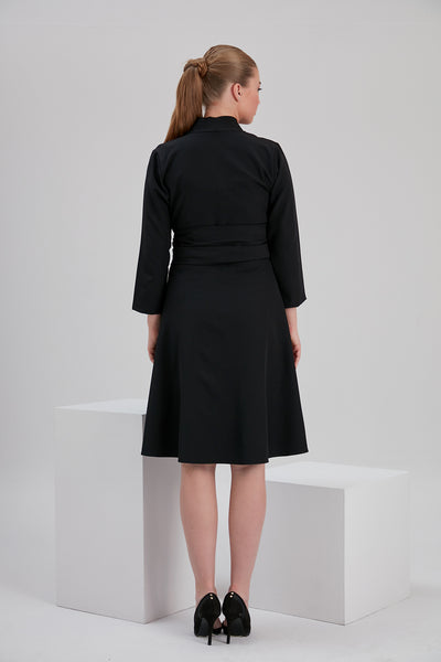 back look of noacode sustainable black recycled polyester fabric elegant midi dress with black stilettos for plus tall size ethical fashion in Europe Netherlands