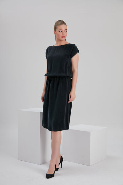 noacode sustainable plus size vegan silk dress with black stilettos