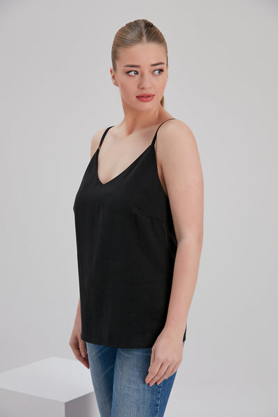 tall blond woman wearing noacode size inclusive ethically made tencel top with denim 