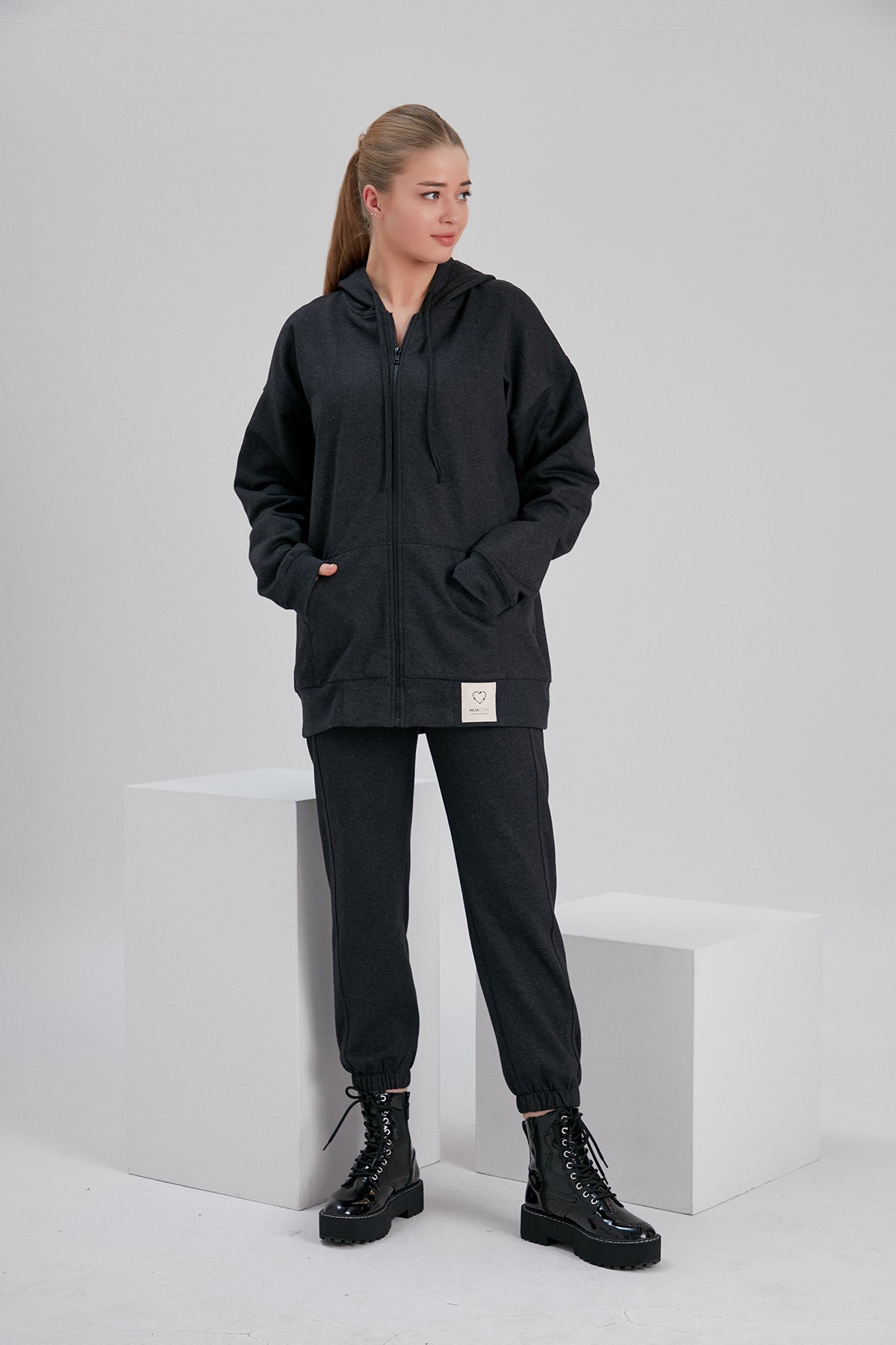 Noacode dark grey ethical eco-friendly sweatpants tall plus size loungewear fashion Netherlands 