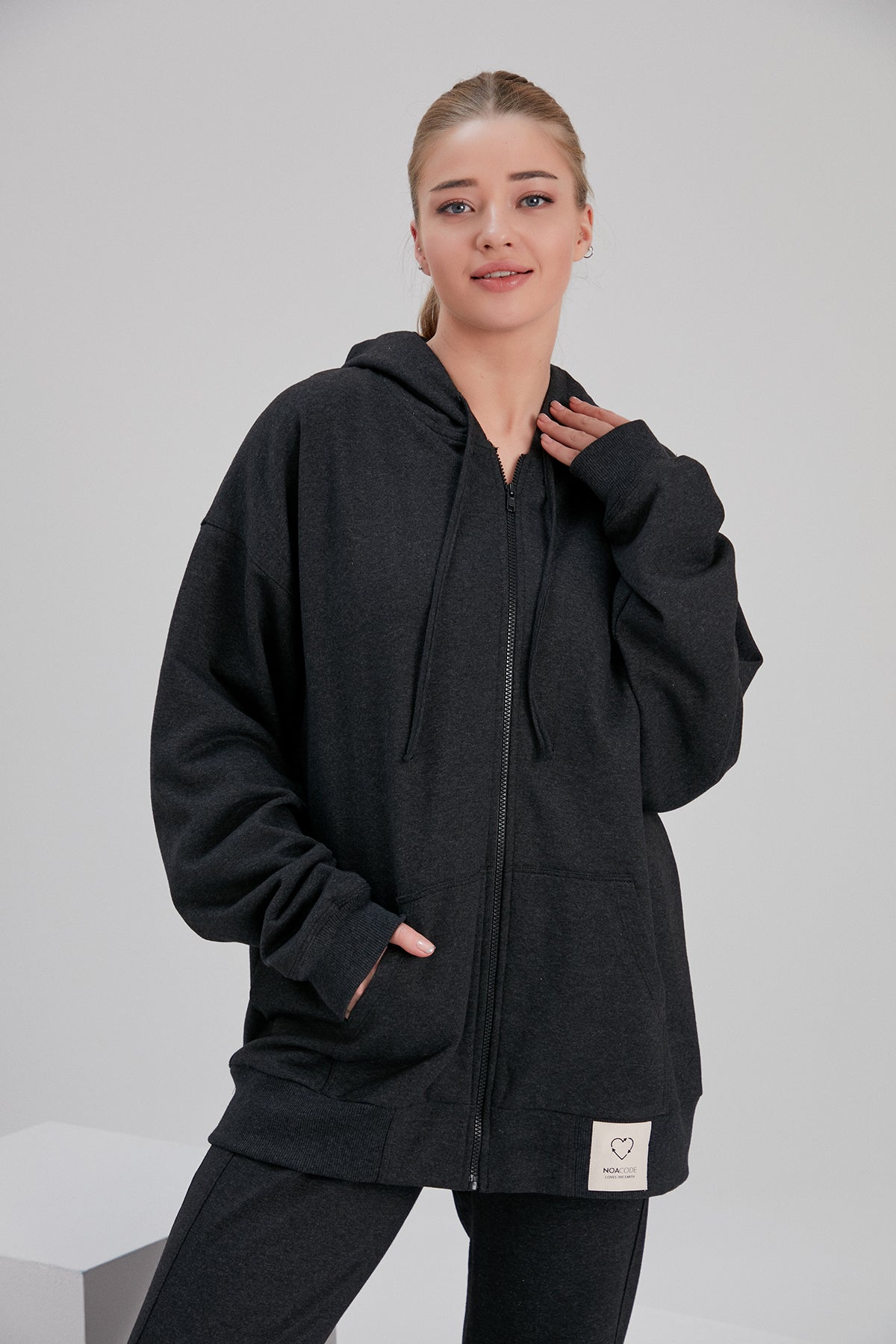 Noacode sustainable zip-up hoodie perfect for plus tall and maternity fashion Netherlands Germany Belgium UK