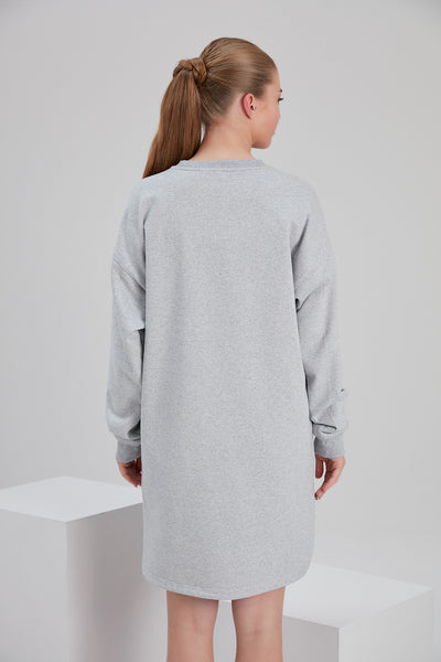 back of Noacode ecofriendly recyled cotton fleece grey dress for tall plus size women ethical fashion Europe Netherlands Germany Austria Denmark Norway UK USA Sweden 
