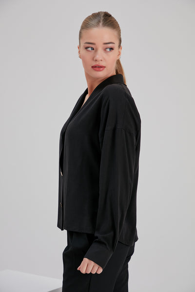 beautiful black Tencel blouse with vegan and sustainable fabric for office wear with curvy and tall size available side look