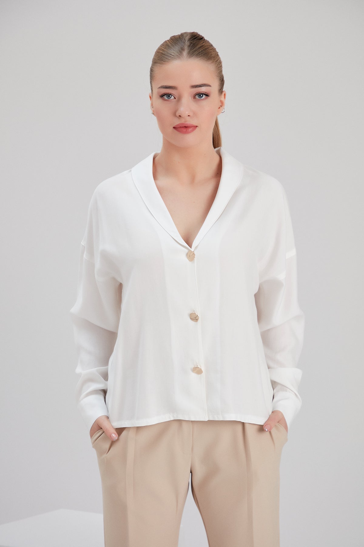 NOACODE high quality sustainable white Tencel blouse with elegant buttons for office wear for tall curvy women